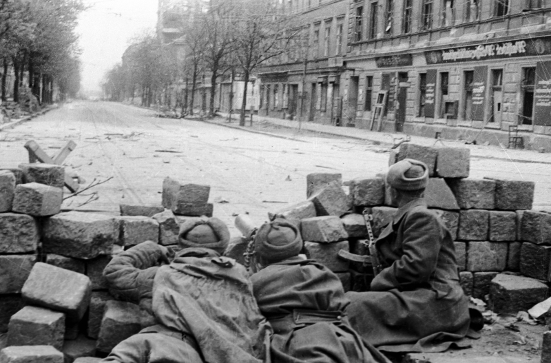 9 июня 1945 учреждены медали &laquo;За взятие&raquo;