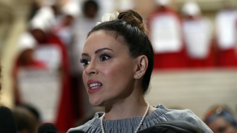 Актрису Алиссу Милано задержали на протесте в США