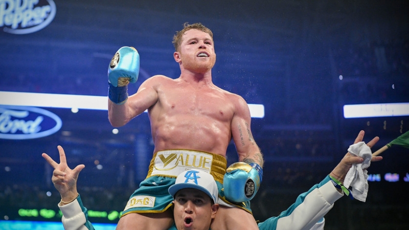 Альварес прокомментировал свою победу над Сондерсом