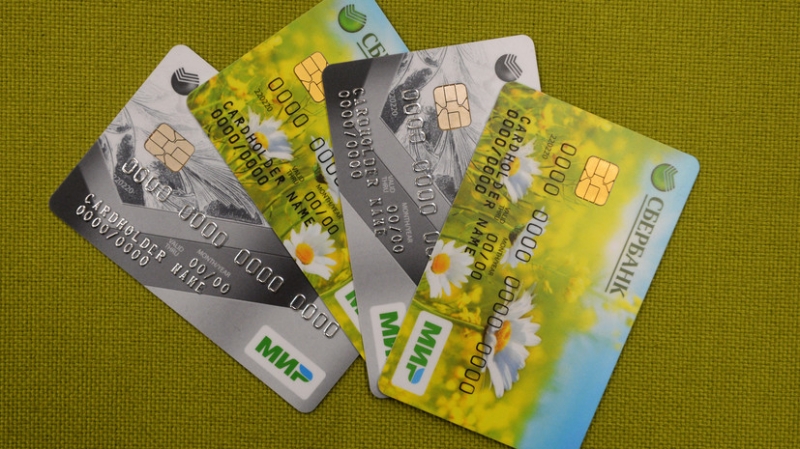 Бесплатные прививки, начисления на карту МИР и порядок техосмотра: что изменится в жизни россиян в октябре