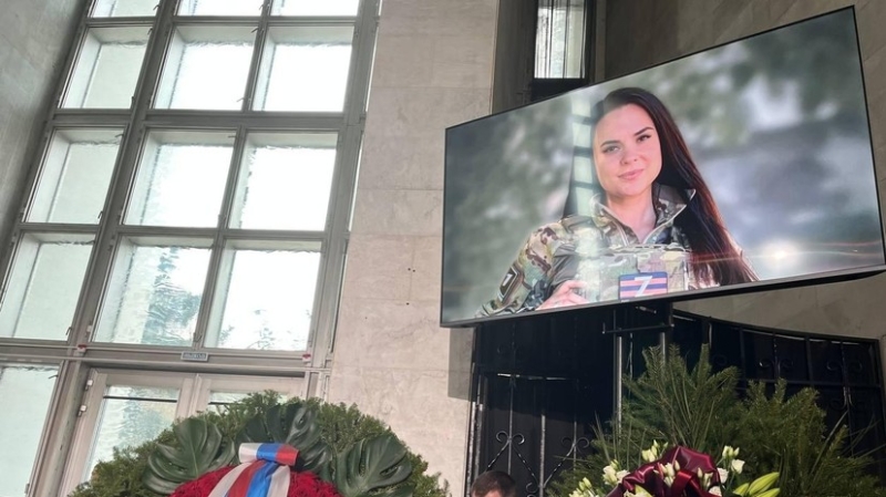 &laquo;Была там, где считала быть необходимой&raquo;: в Москве простились с военкором Первого канала Анной Прокофьевой