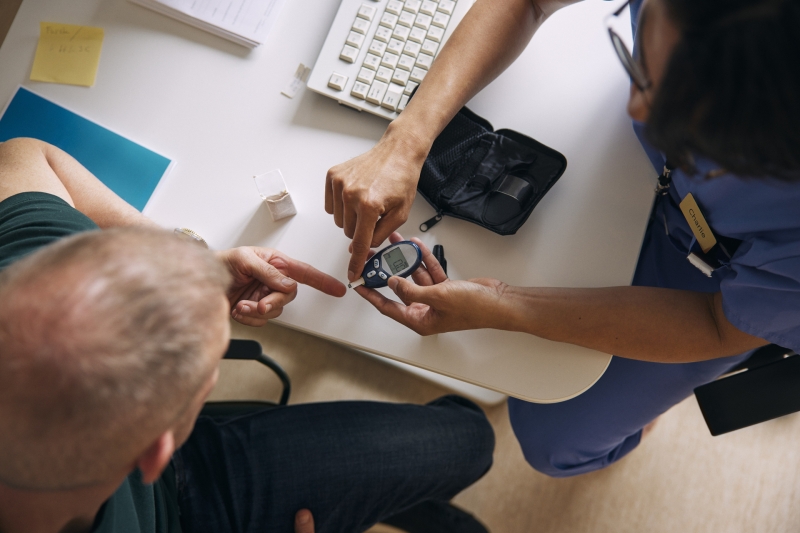 «Часто нарушения протекают бессимптомно»: врач-эндокринолог — о новых методах борьбы с диабетом и профилактике болезни