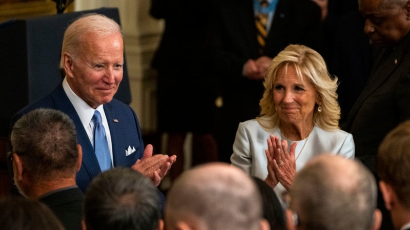 CNN: тест первой леди США на COVID-19 снова показал положительный результат