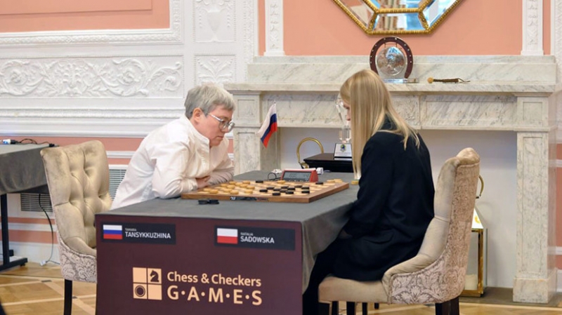 &laquo;Демонстративное неуважение&raquo;: как в России отреагировали на инцидент с флагом на женском ЧМ по шашкам