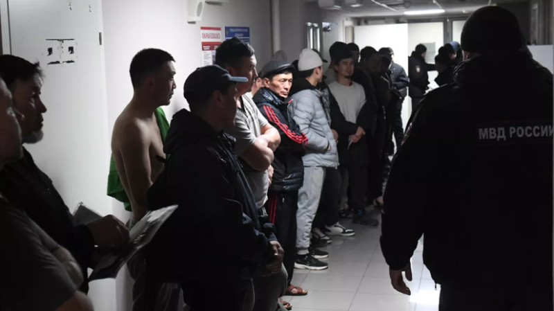 Депутаты предлагают лишать мигрантов гражданства России за сексуальное насилие