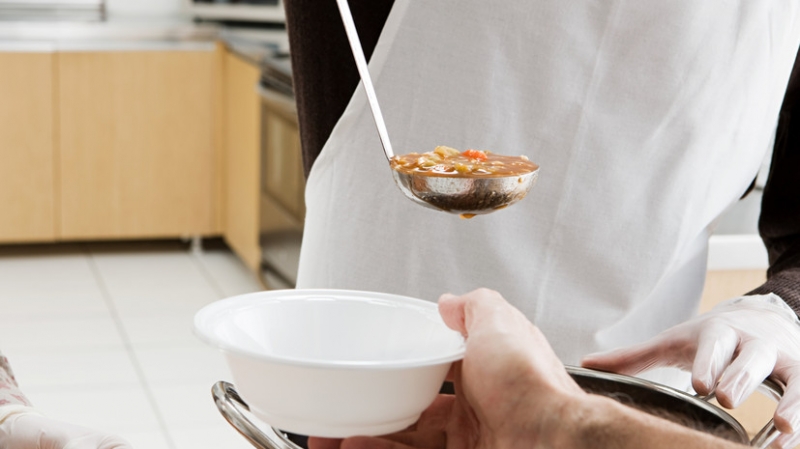 Диетолог Соломатина рассказала о полезных летних супах