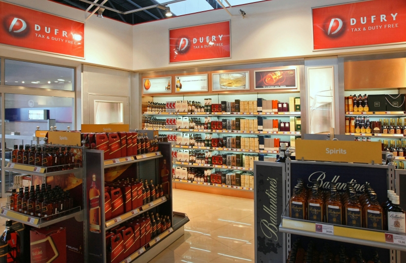 До 30 июня 2026 года: Минфин России предложил разрешить продавать алкоголь в аэропортах пассажирам внутренних рейсов