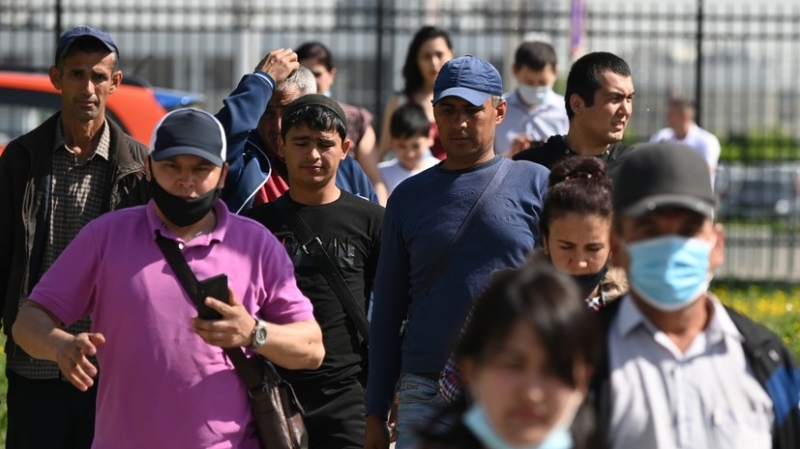 «Должны знать общие правила поведения»: мигрантов при въезде в Россию обяжут подписывать «соглашение о лояльности»