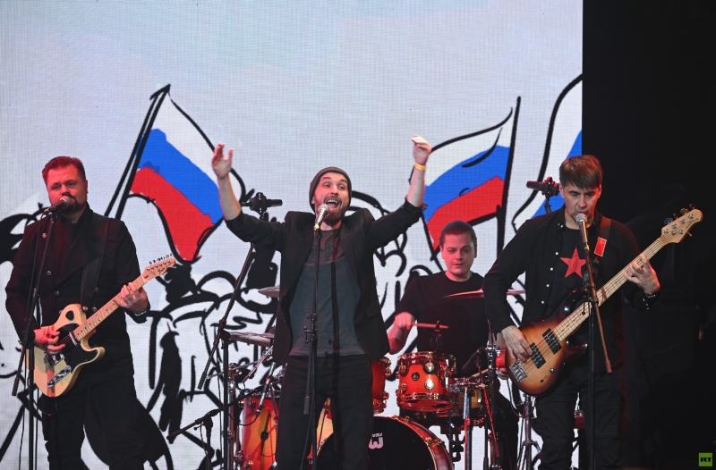 «Достучаться до сердца и души человека»: RT представил сборник «Поэzия русского лета»