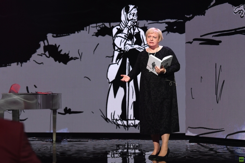 «Достучаться до сердца и души человека»: RT представил сборник «Поэzия русского лета»