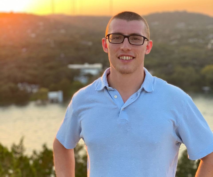 &laquo;Думал, тут медведи на велосипедах с балалайками&raquo;: RT поговорил с американцем, переехавшим с семьёй в Россию