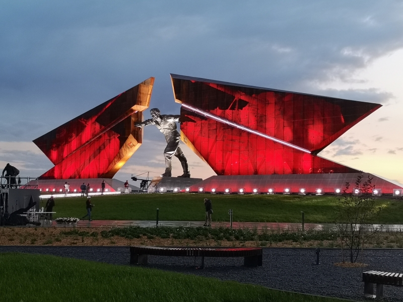 «Два великих стихотворения воплотились в бронзе»: скульптор Андрей Коробцов рассказал о работе над Ржевским мемориалом