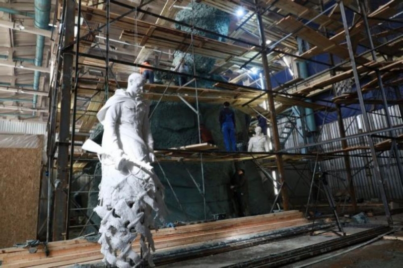 «Два великих стихотворения воплотились в бронзе»: скульптор Андрей Коробцов рассказал о работе над Ржевским мемориалом