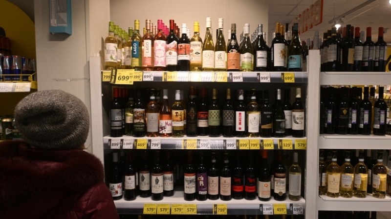 &laquo;Дверь выходит во двор &mdash; спиртного на прилавках быть не должно&raquo;: в Подмосковье ограничили продажу алкоголя в жилых домах