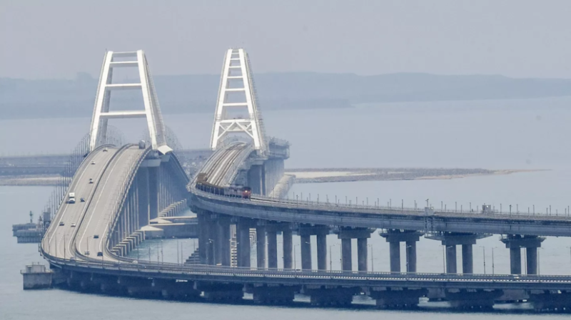 Движение автотранспорта по Крымскому мосту временно остановлено