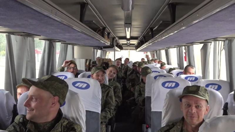 Двух вернувшихся из плена курян доставили в больницу с ранениями