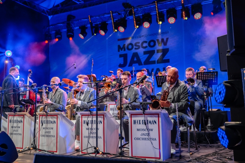 Джаз, сказочный фолк и утопический мир электронной музыки: российские музыкальные фестивали лета 2023 года