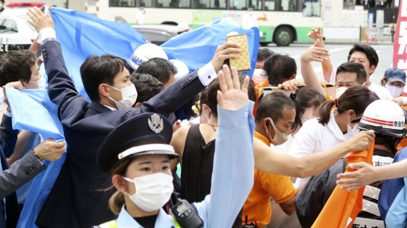 Экстренные службы рассказали о состоянии экс-премьера Японии Абэ после покушения