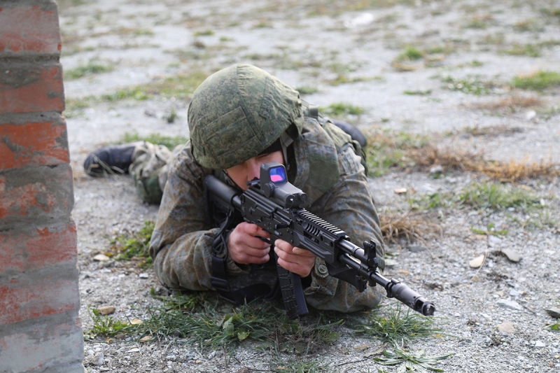 Эргономика, надёжность и удобство: концерн &laquo;Калашников&raquo; доработал автомат АК-12 с учётом опыта СВО