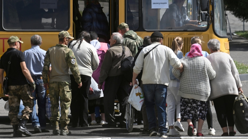 &laquo;Это наши люди, наша земля&raquo;: как россияне помогают вывозить жителей из приграничных районов Курской области
