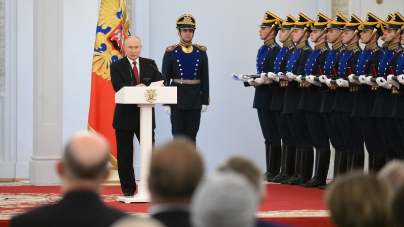 &laquo;Этот праздник знаменует неразрывность многовековой истории&raquo;: Путин поздравил жителей страны с Днём России