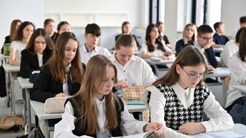 «Фактически вводятся единые требования»: в Минпросвещения сообщили о новых правилах в школах с 1 сентября