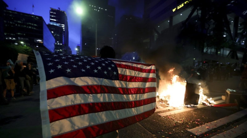&laquo;Финансируется и управляется оппозицией&raquo;: протестная волна в США распространилась на Сиэтл и другие города
