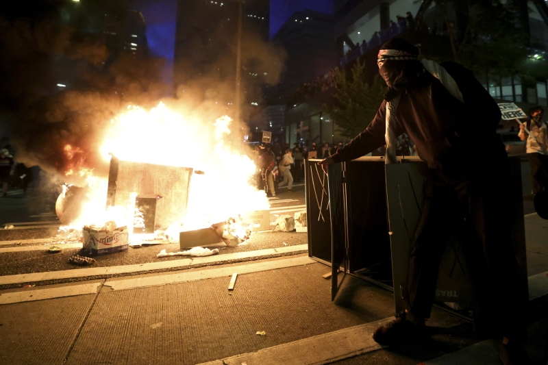 &laquo;Финансируется и управляется оппозицией&raquo;: протестная волна в США распространилась на Сиэтл и другие города