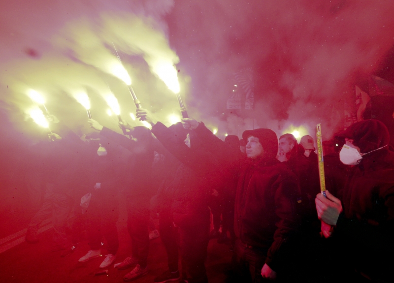 &laquo;Гарантируют своё пребывание у власти&raquo;: почему руководство Украины не решает вопрос радикального национализма