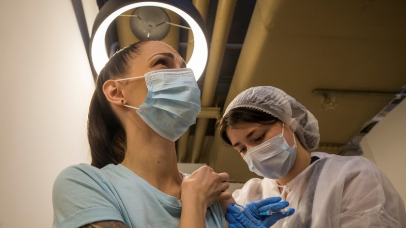 Гинцбург оценил риск бесплодия после вакцинации от COVID-19