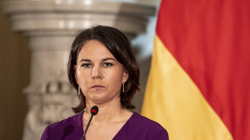 Глава МИД Германии Бербок объявила о сокращении численности персонала посольства в Киеве