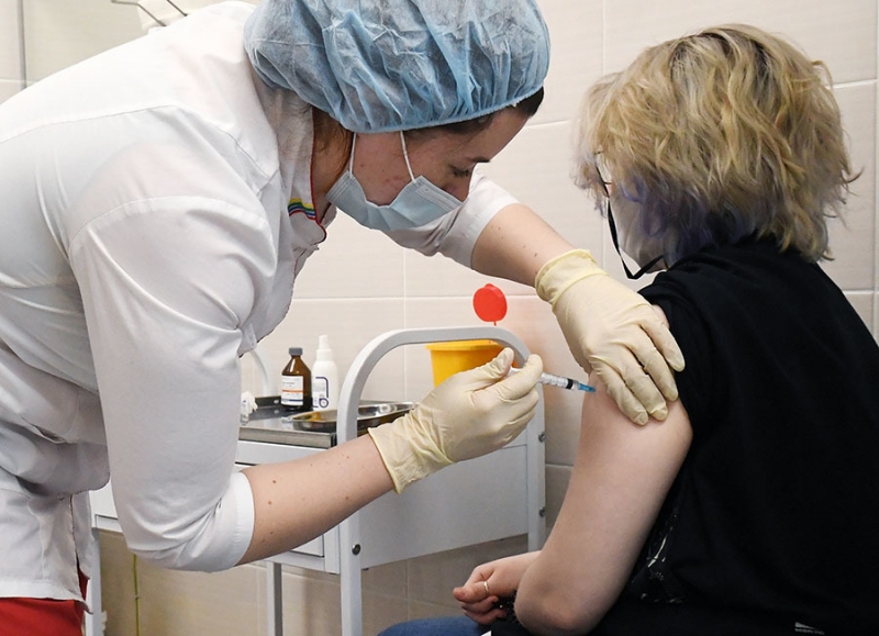 Госпитализированы 12 749 человек: в России выявлен 180 071 новый случай коронавируса