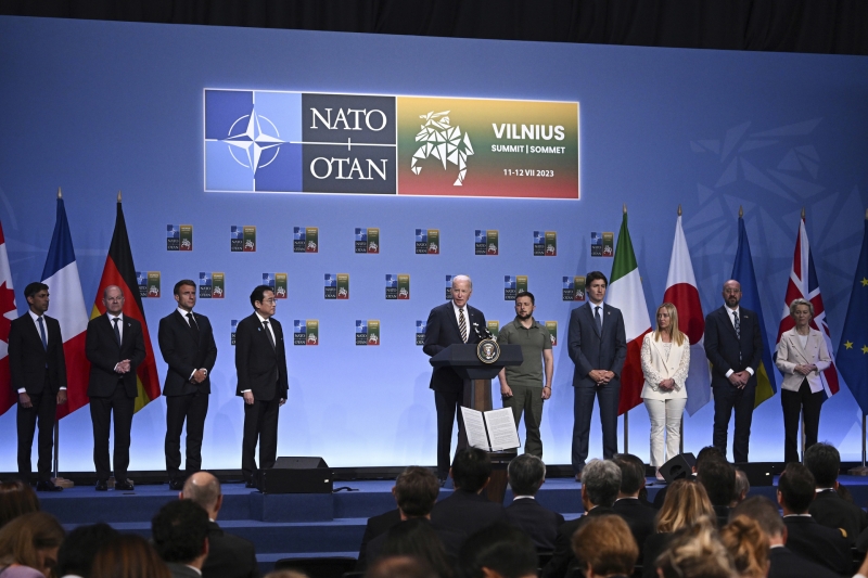 «Градус невежества»: почему поведение Зеленского вызвало раздражение в США и Великобритании