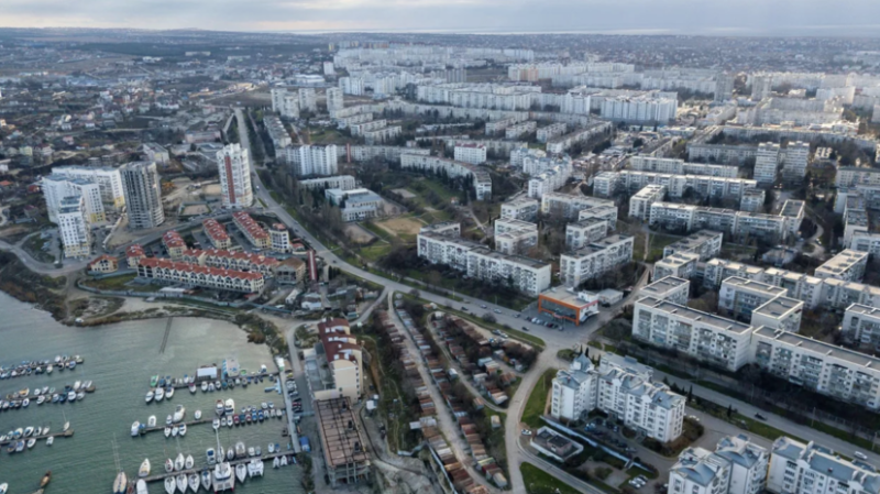&laquo;Гражданские объекты не пострадали&raquo;: в Севастополе отразили атаку беспилотников и безэкипажных катеров ВСУ