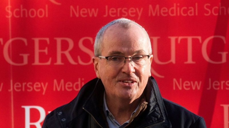 Губернатор Нью-Джерси пообещал бокал пива привившимся от COVID-19 в мае