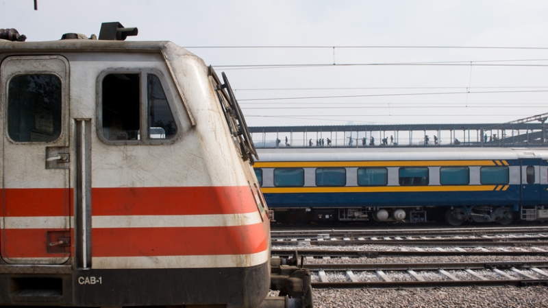 Hindustan Times: 50 человек погибли в результате столкновения поездов в Индии