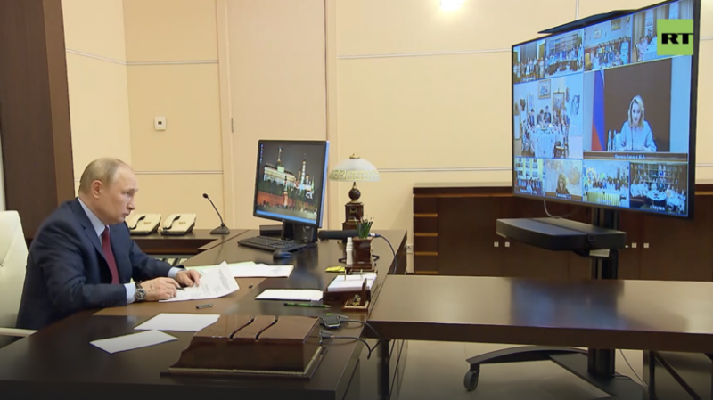 &laquo;Именно на этом государство сосредотачивает усилия&raquo;: Путин &mdash; о поддержке материнства и детства