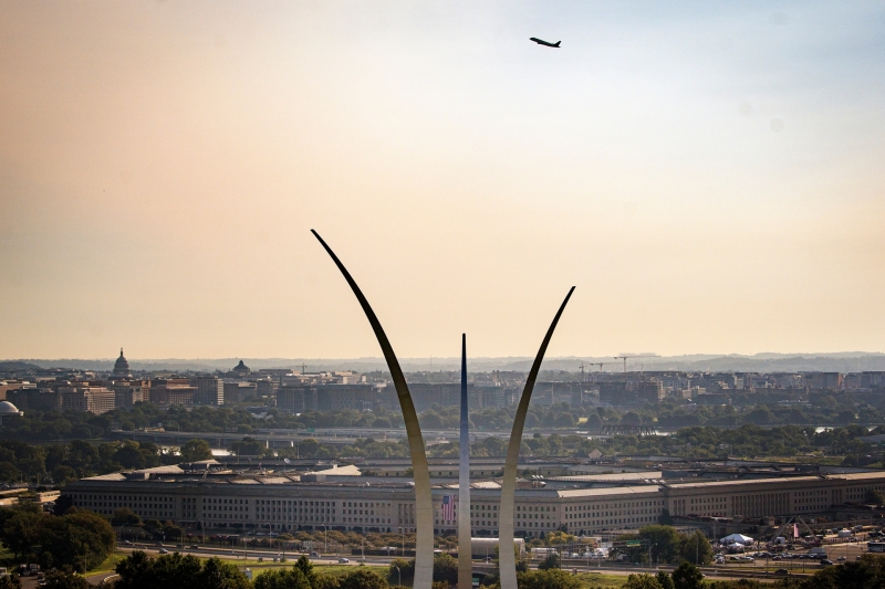 &laquo;Истории перетягивают на себя много внимания&raquo;: зачем Пентагон создаёт новую группу для наблюдения за НЛО