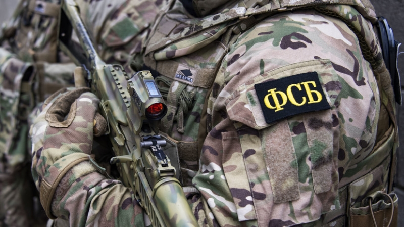 Изъяты средства связи с инструкциями украинской стороны: ФСБ сообщила о задержании группы россиян за сбор данных для ВСУ