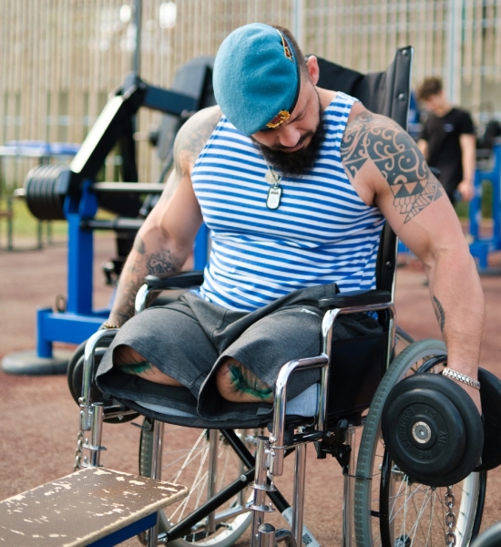 &laquo;Я должен жить назло врагу&raquo;: ветеран СВО, потерявший ноги, готовится поставить силовой рекорд