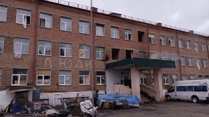 «Я тебя люблю, не уйду без тебя»: пенсионер спас ровесницу из-под обломков во время атаки ВСУ в Судже