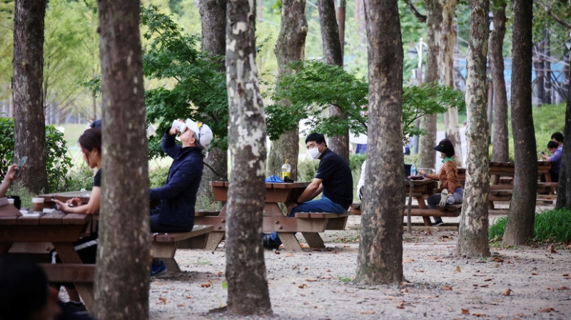 Южная Корея продлила правила социального дистанцирования на две недели