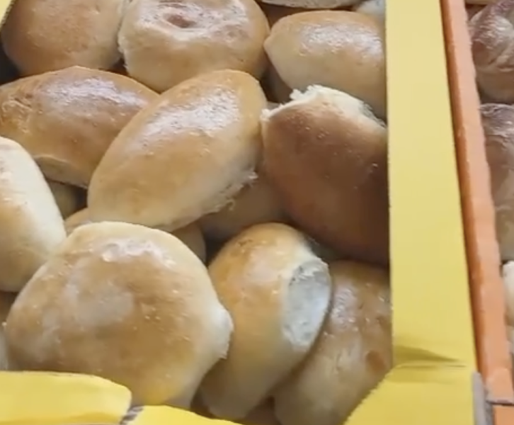 &laquo;Как привет из дома&raquo;: повар с Белгородчины ежедневно печёт по 500 пирожков для бойцов СВО