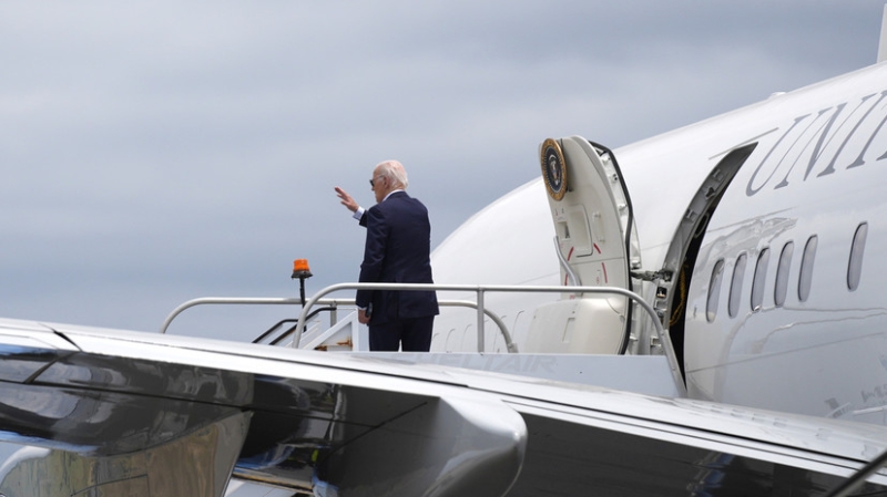 Кортеж Байдена в Нью-Йорке встретили призывами к отставке