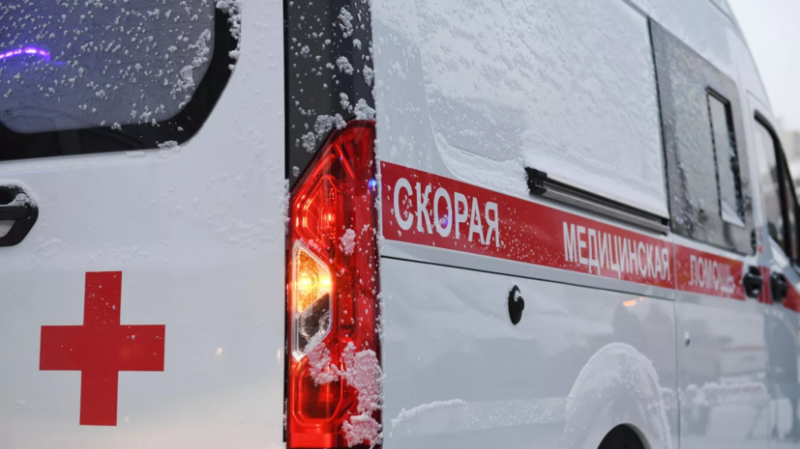 Медики выехали на место пожара на месторождении в Иркутской области