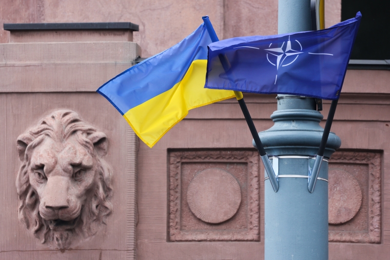 «Место на заднем плане»: почему Украина и Зеленский оказались на вторых ролях на саммите НАТО