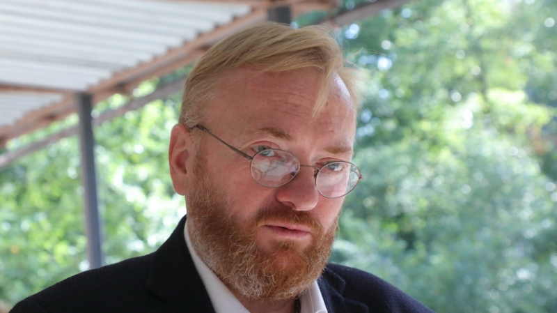 Милонов предложил аннулировать документы тем, кто уехал из России и &laquo;тявкает&raquo;