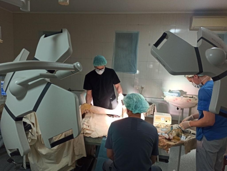 &laquo;Мир должен стать добрее&raquo;: как хирург из Краснодара спасает в ЛНР пациентов, которым грозит ампутация конечностей