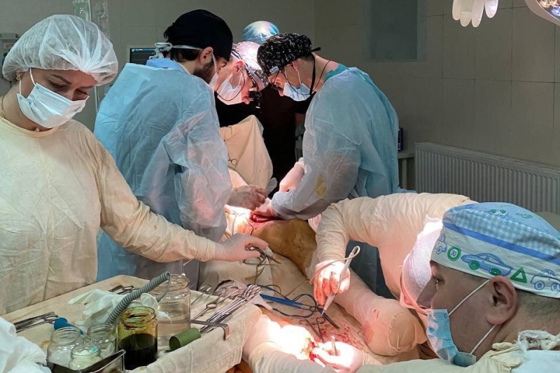 &laquo;Мир должен стать добрее&raquo;: как хирург из Краснодара спасает в ЛНР пациентов, которым грозит ампутация конечностей