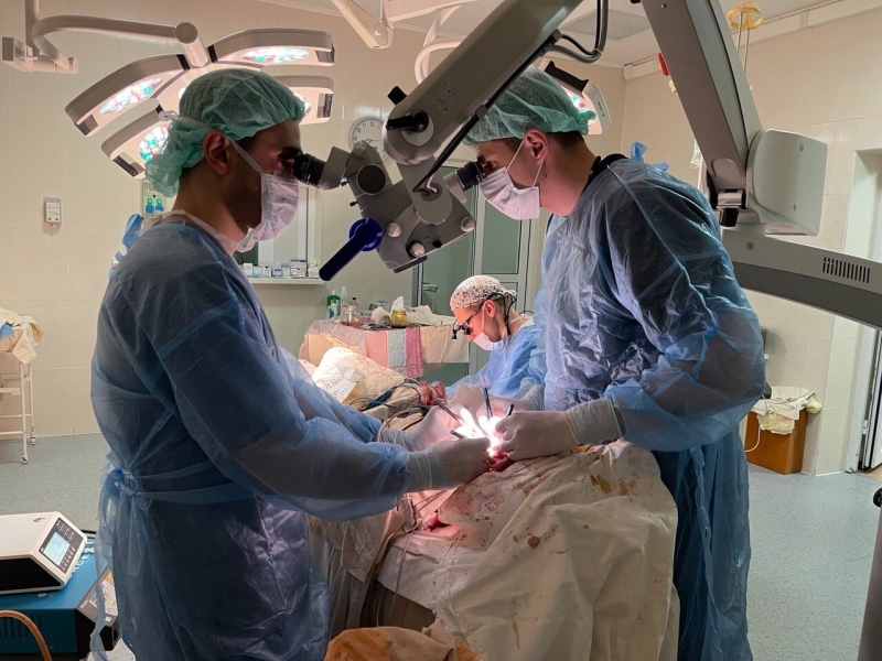 &laquo;Мир должен стать добрее&raquo;: как хирург из Краснодара спасает в ЛНР пациентов, которым грозит ампутация конечностей